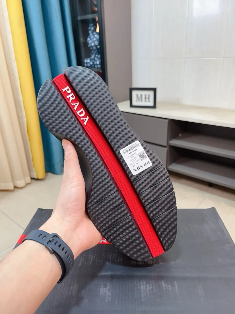 Men's shoes 💰620🌹🌹High-quality new Prada counters are launched simultaneously. The new men's shoes and 😘fabrics are selected from imported mesh and glue-spraying technology. Imported cowhide lining. 👍🏿High-end☄️Open-molded non-slip rubber outsole, exquisite lines, simple and elegant, comfortable and high-end for leisure travel. Code number: 38 to 44